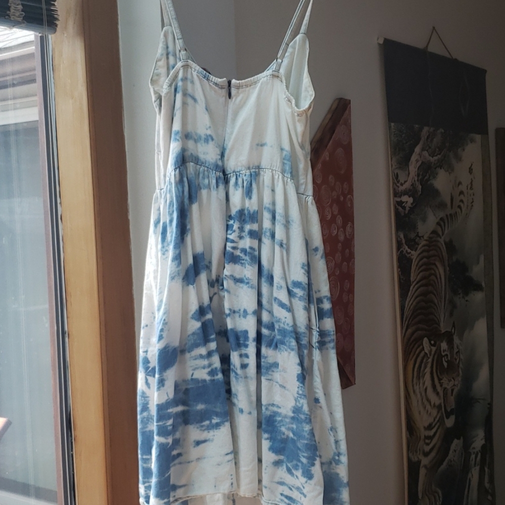 Dress - Picture 3 of 3